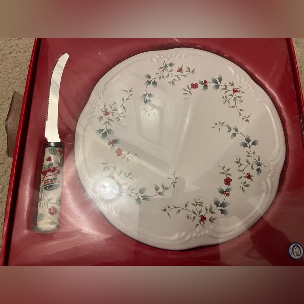 Winterberry Pfaltzgraff cheese tray with sculpted server